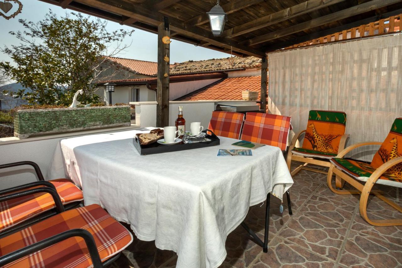 Apartment Pod Lipom Roč Zewnętrze zdjęcie